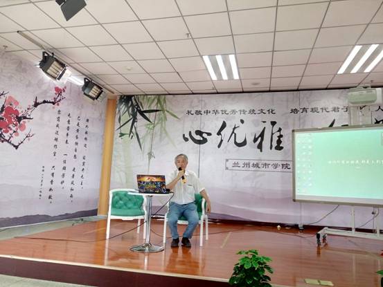南京师范大学博士生导师钟振振教授受邀为文史学院师生做学术报告